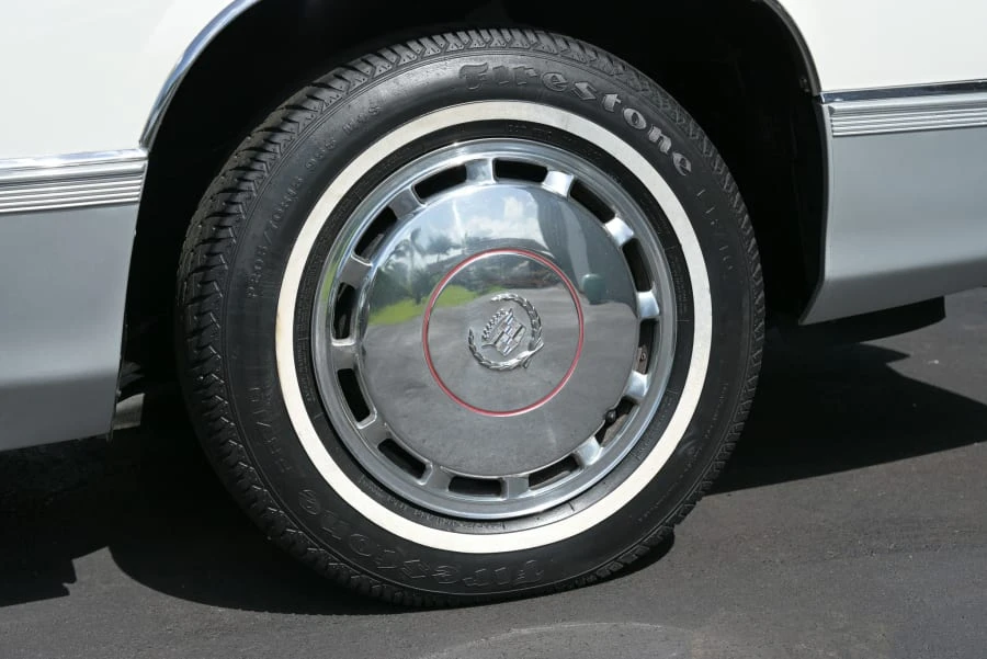 1990 Cadillac DeVille 6th Gen - Image 14 of 31