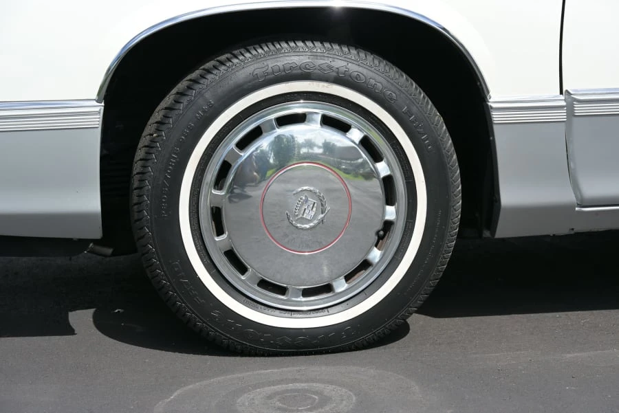 1990 Cadillac DeVille 6th Gen - Image 22 of 31