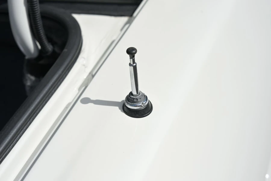 1990 Cadillac DeVille 6th Gen - Image 7 of 31