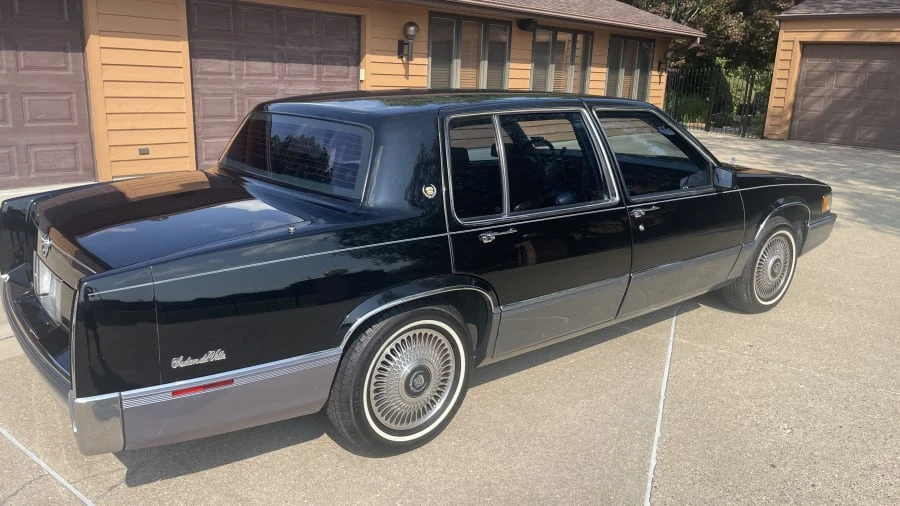 1990 Cadillac DeVille 6th Gen - Image 5 of 17