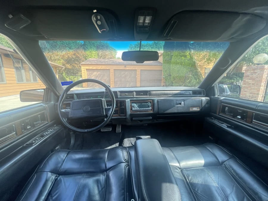 1990 Cadillac DeVille 6th Gen - Image 11 of 17