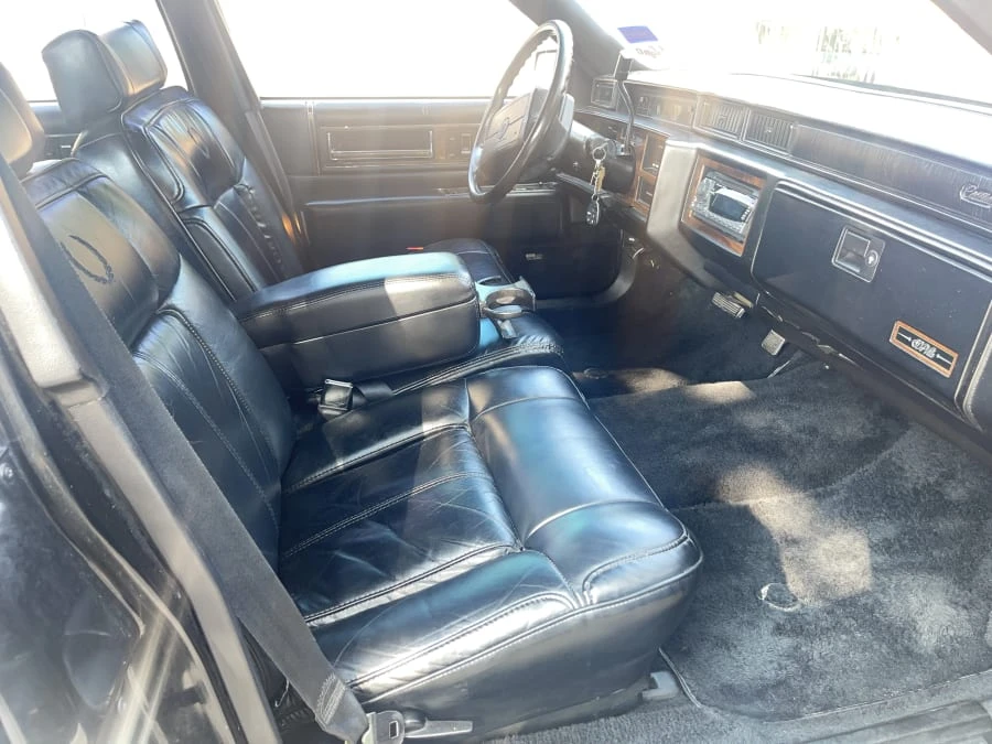 1990 Cadillac DeVille 6th Gen - Image 9 of 17