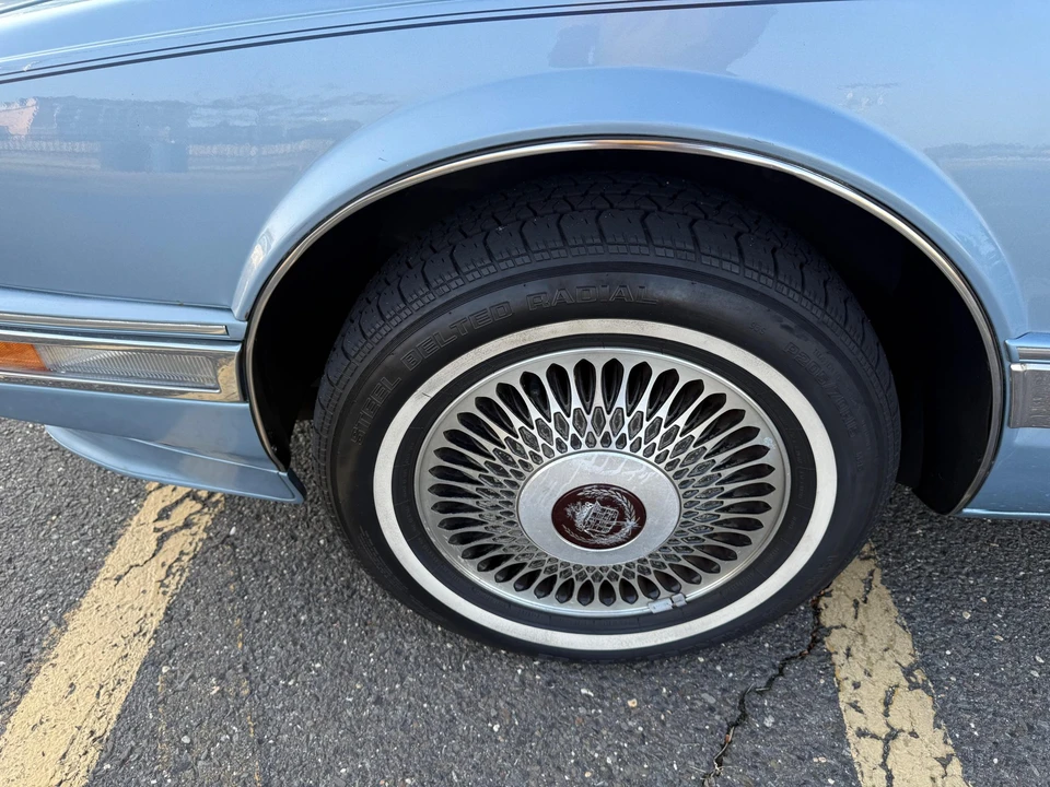 1990 Cadillac Seville - Image 24 of 31
