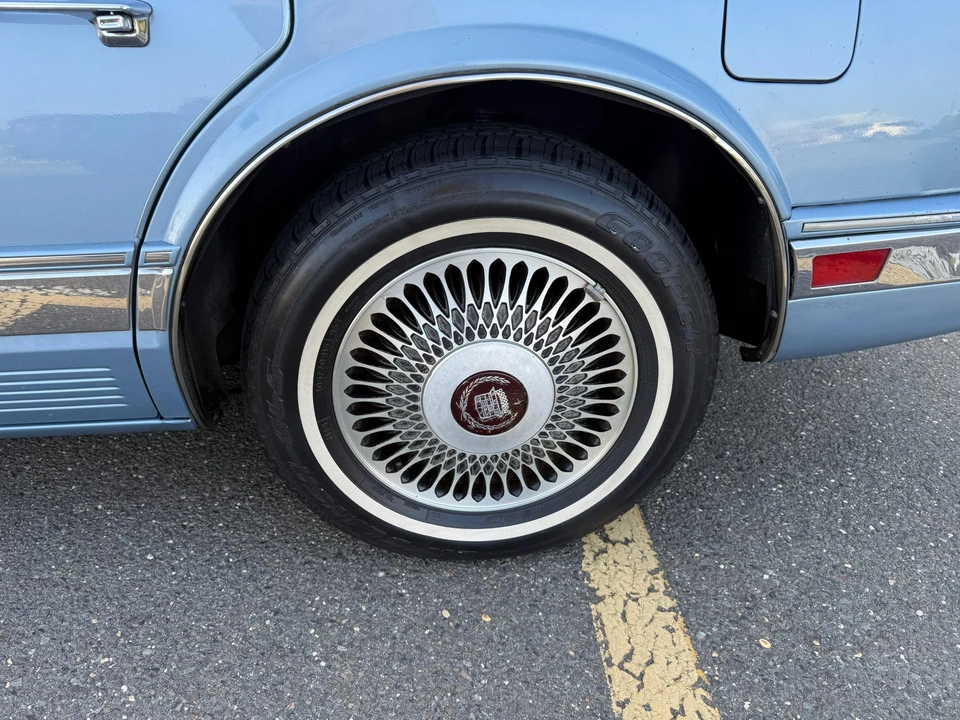 1990 Cadillac Seville - Image 23 of 31