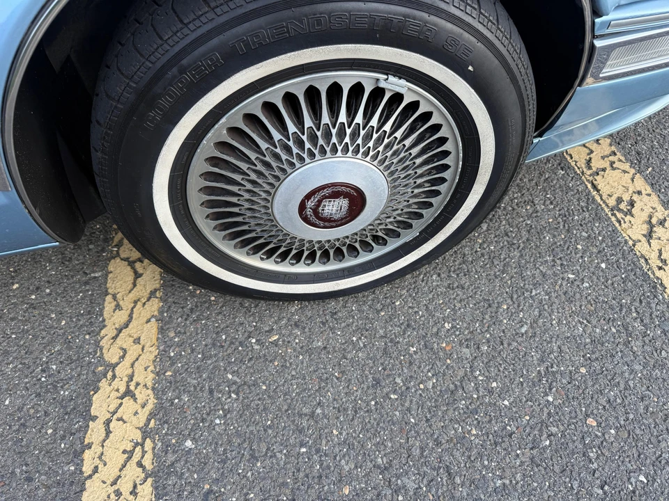 1990 Cadillac Seville - Image 22 of 31
