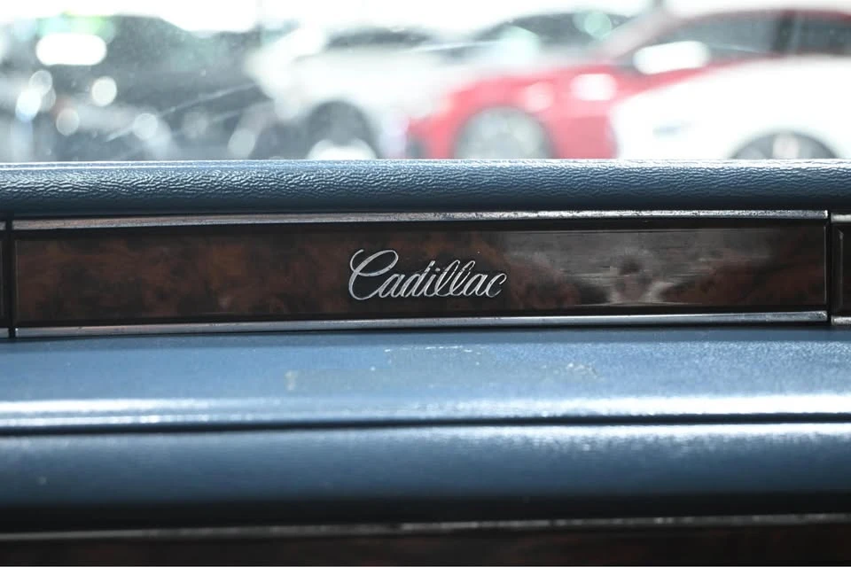1990 Cadillac Brougham - Image 10 of 18
