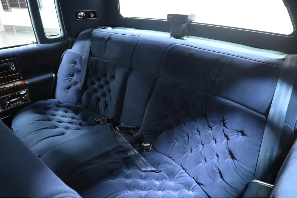 1990 Cadillac Brougham - Image 17 of 18