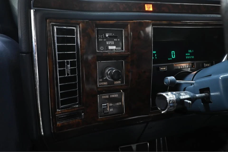 1990 Cadillac Brougham - Image 8 of 18