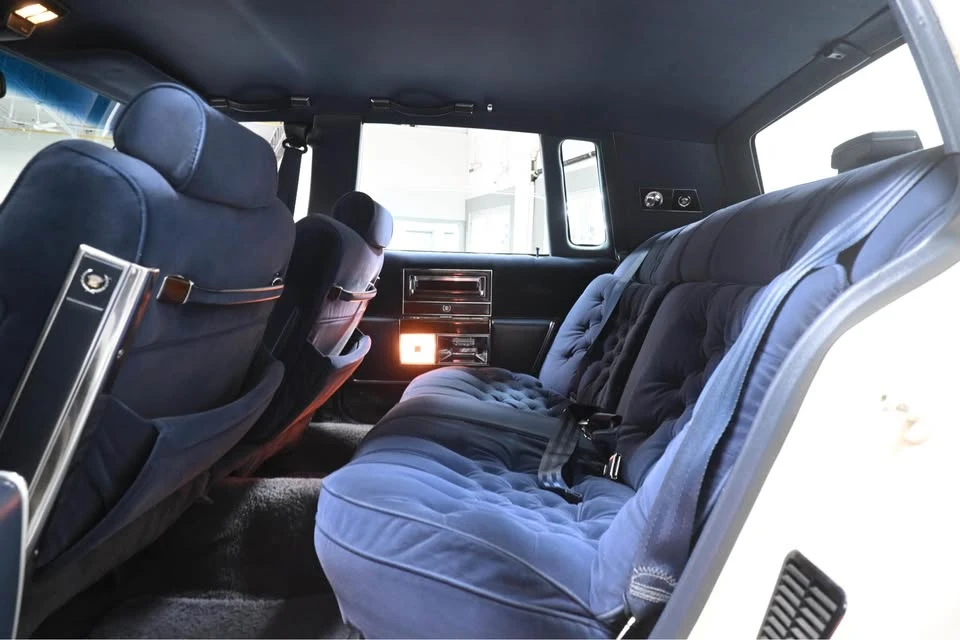 1990 Cadillac Brougham - Image 14 of 18