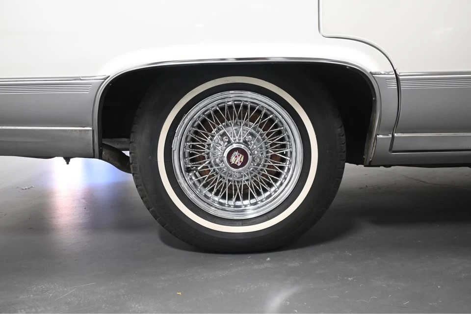 1990 Cadillac Brougham - Image 5 of 18
