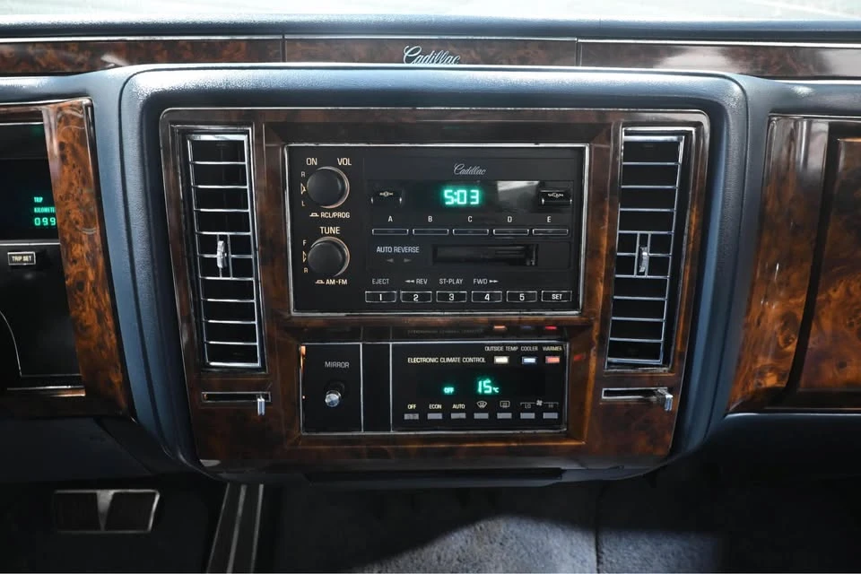 1990 Cadillac Brougham - Image 9 of 18