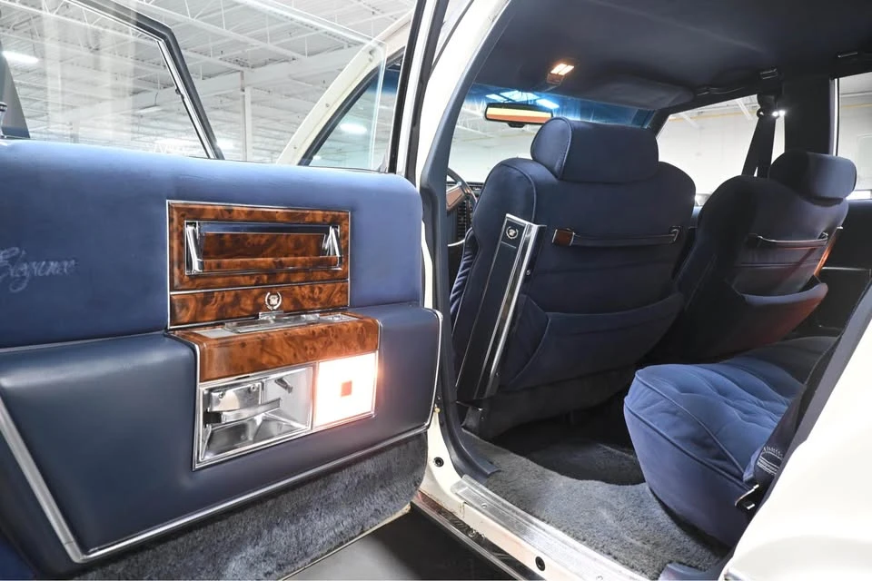 1990 Cadillac Brougham - Image 16 of 18