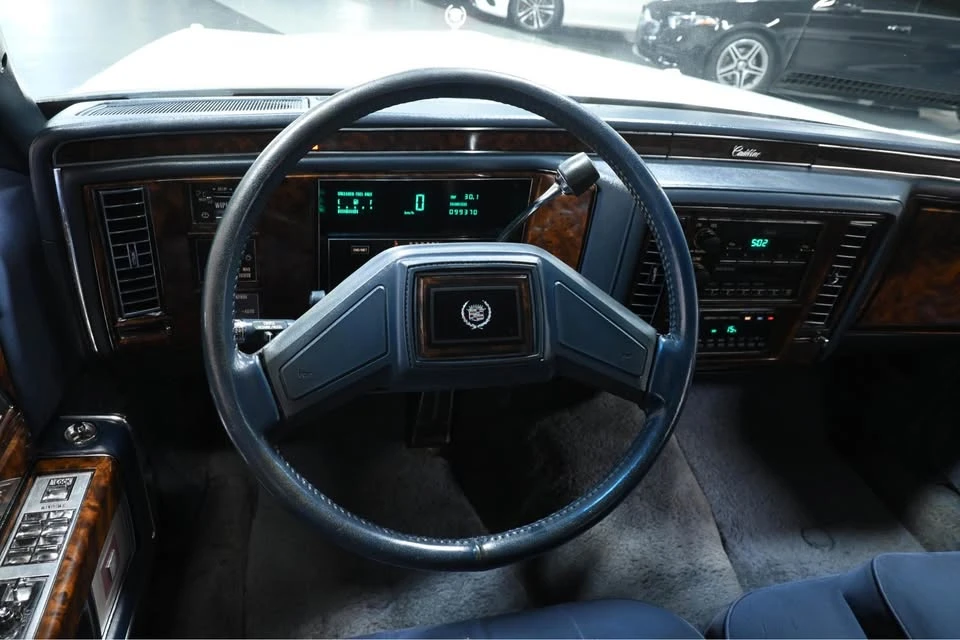 1990 Cadillac Brougham - Image 15 of 18