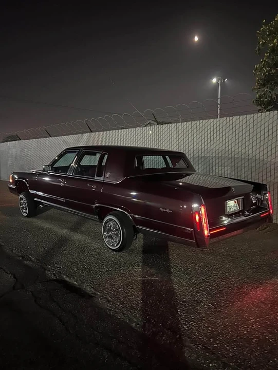 1990 Cadillac Brougham - Image 19 of 20