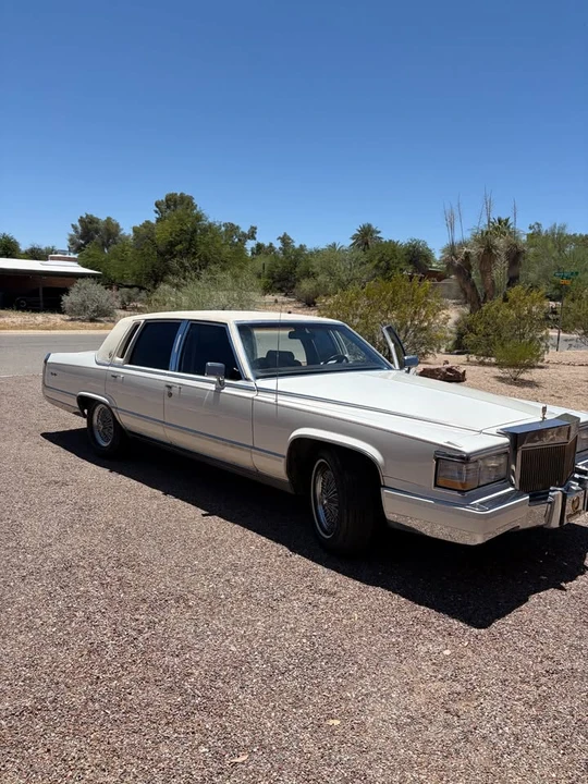 1990 Cadillac Brougham - Image 11 of 15