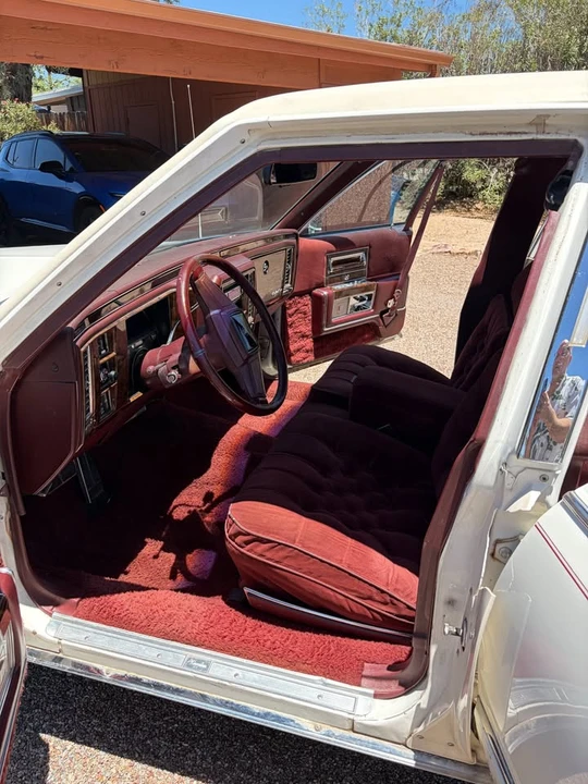 1990 Cadillac Brougham - Image 7 of 15