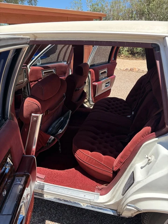 1990 Cadillac Brougham - Image 8 of 15