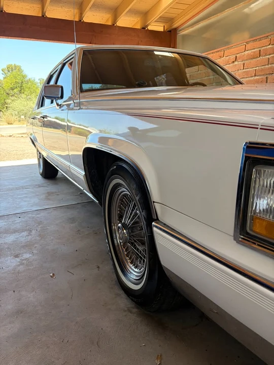 1990 Cadillac Brougham - Image 14 of 15
