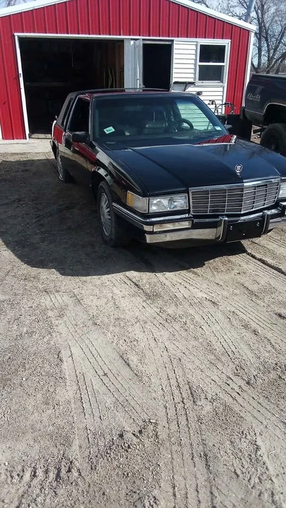 1990 Cadillac DeVille 6th Gen - Image 2 of 8