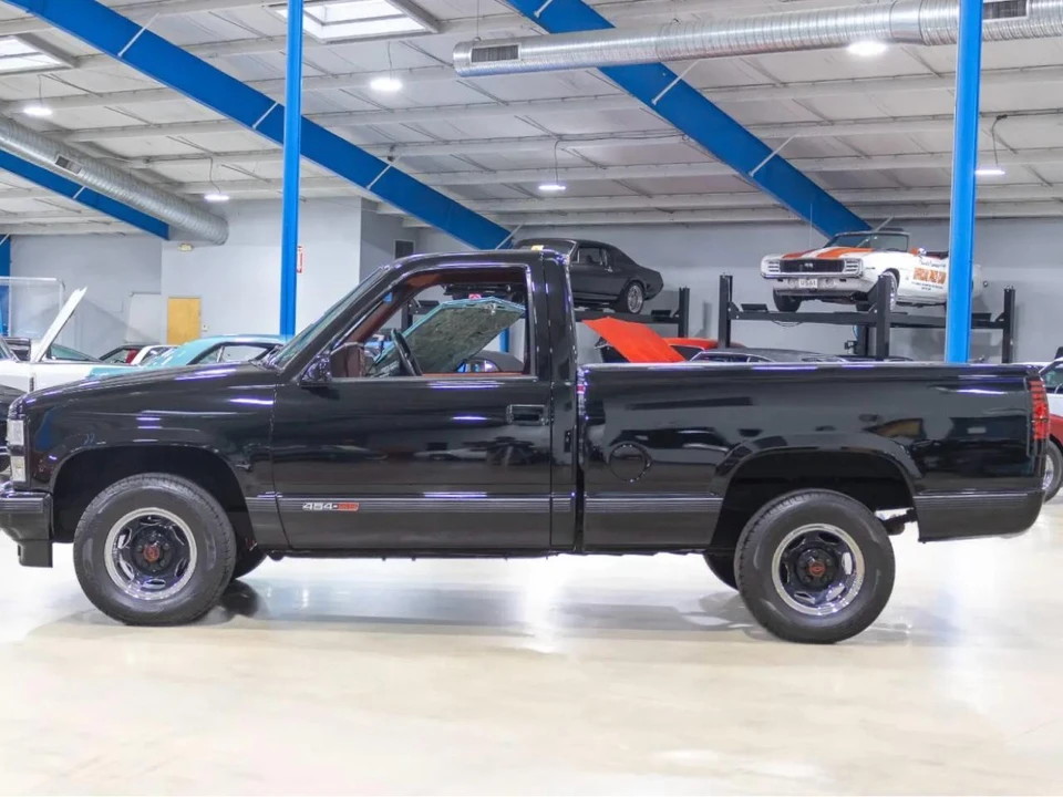1990 Chevrolet C/K 4th Gen - Image 4 of 31
