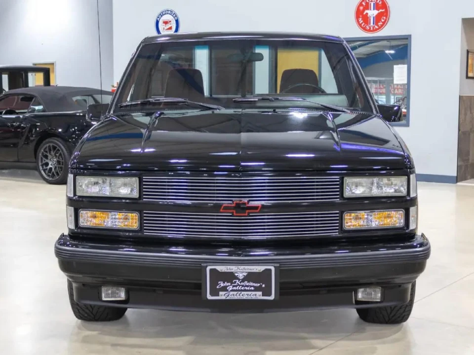 1990 Chevrolet C/K 4th Gen - Image 2 of 31