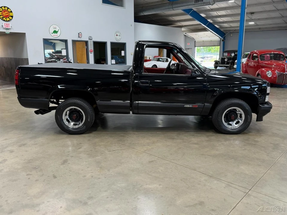 1990 Chevrolet - Image 2 of 24