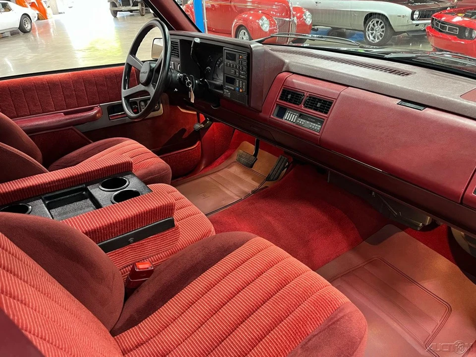1990 Chevrolet - Image 22 of 24
