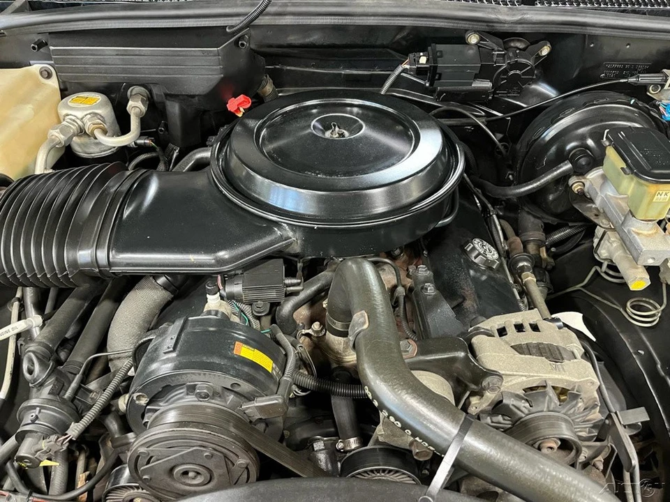 1990 Chevrolet - Image 24 of 24