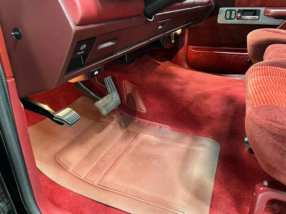 1990 Chevrolet - Image 20 of 24