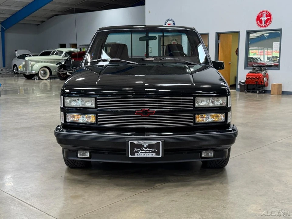 1990 Chevrolet - Image 12 of 24