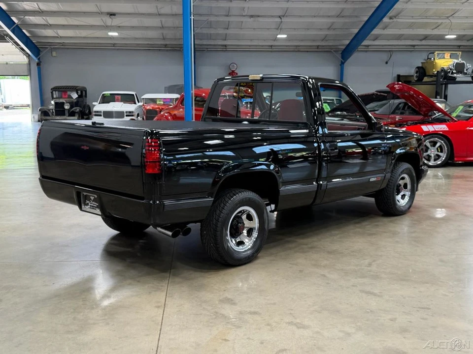 1990 Chevrolet - Image 3 of 24