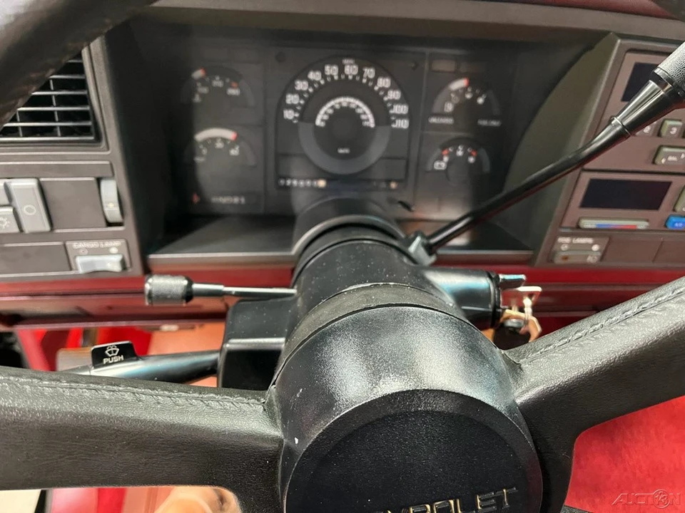 1990 Chevrolet - Image 19 of 24