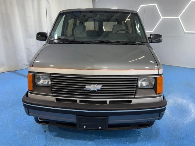 1990 Chevrolet Astro - Image 2 of 21