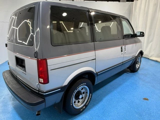1990 Chevrolet Astro - Image 9 of 21