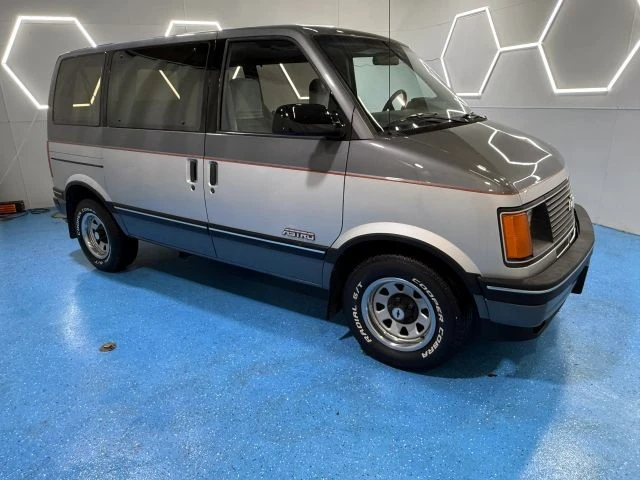 1990 Chevrolet Astro - Image 10 of 21
