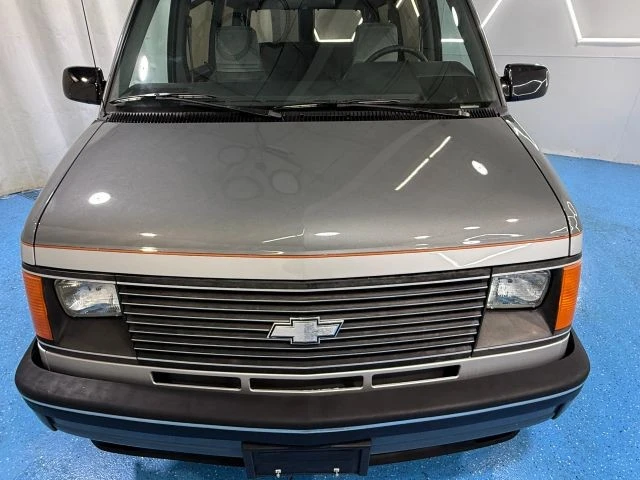 1990 Chevrolet Astro - Image 12 of 21