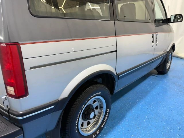 1990 Chevrolet Astro - Image 19 of 21