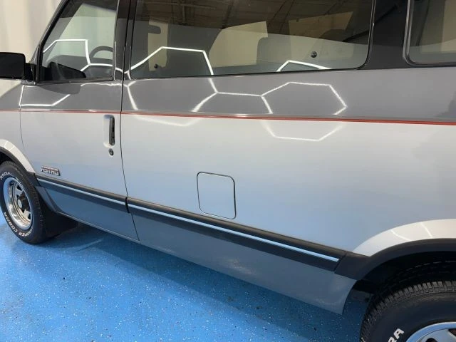1990 Chevrolet Astro - Image 15 of 21