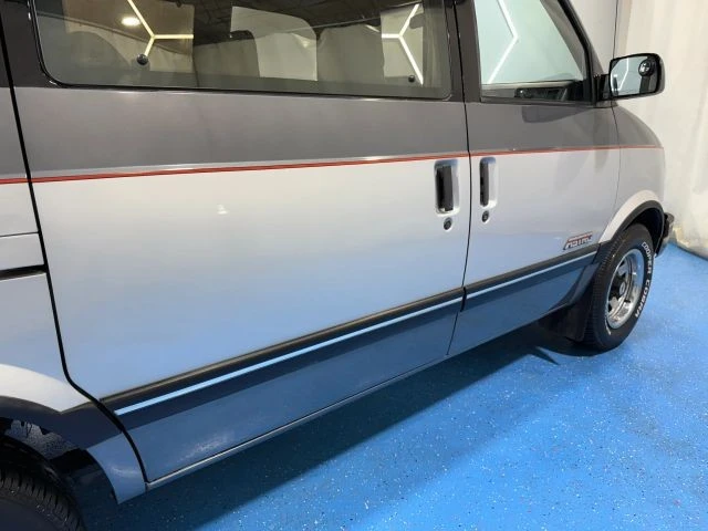 1990 Chevrolet Astro - Image 18 of 21