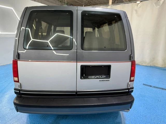 1990 Chevrolet Astro - Image 8 of 21