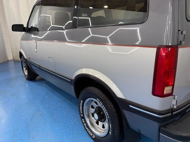1990 Chevrolet Astro - Image 16 of 21
