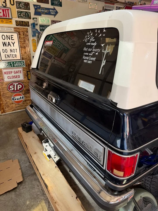 1990 Chevrolet Blazer - Image 8 of 17