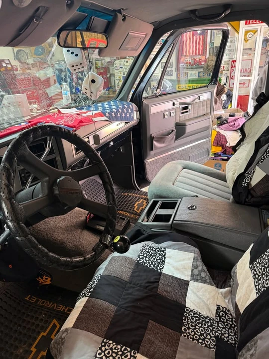 1990 Chevrolet Blazer - Image 10 of 17