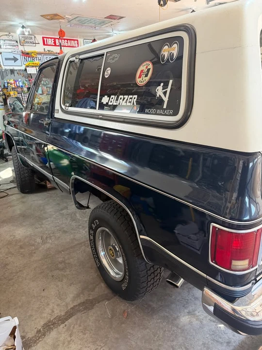 1990 Chevrolet Blazer - Image 13 of 17