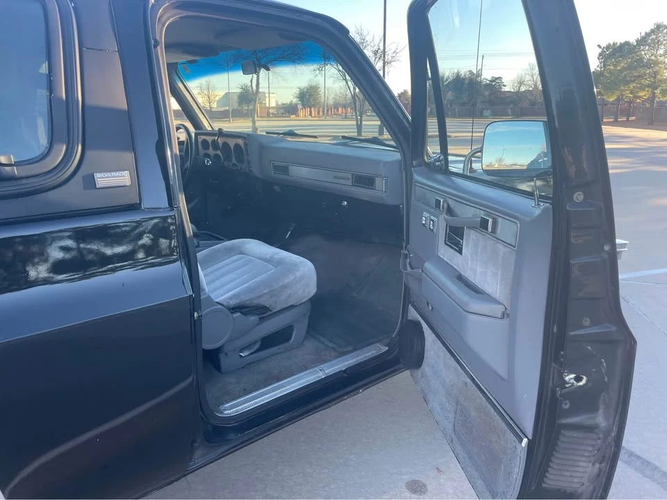 1990 Chevrolet Blazer - Image 11 of 16