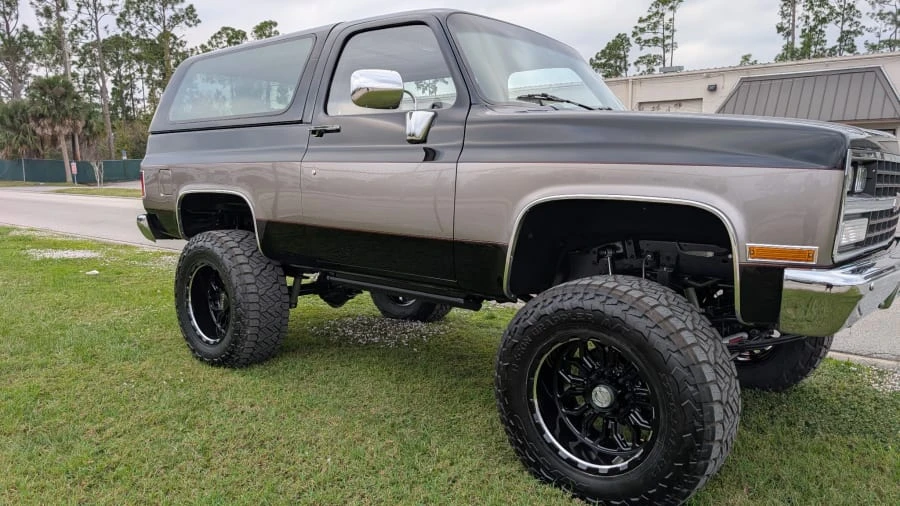 1990 Chevrolet Blazer - Image 8 of 13