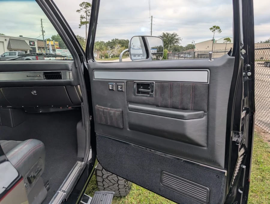 1990 Chevrolet Blazer - Image 10 of 13
