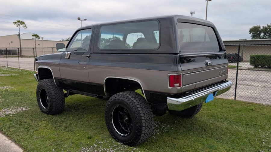 1990 Chevrolet Blazer - Image 5 of 13