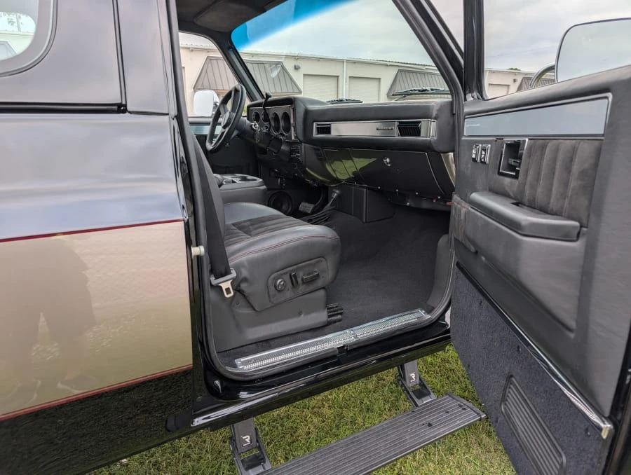 1990 Chevrolet Blazer - Image 12 of 13