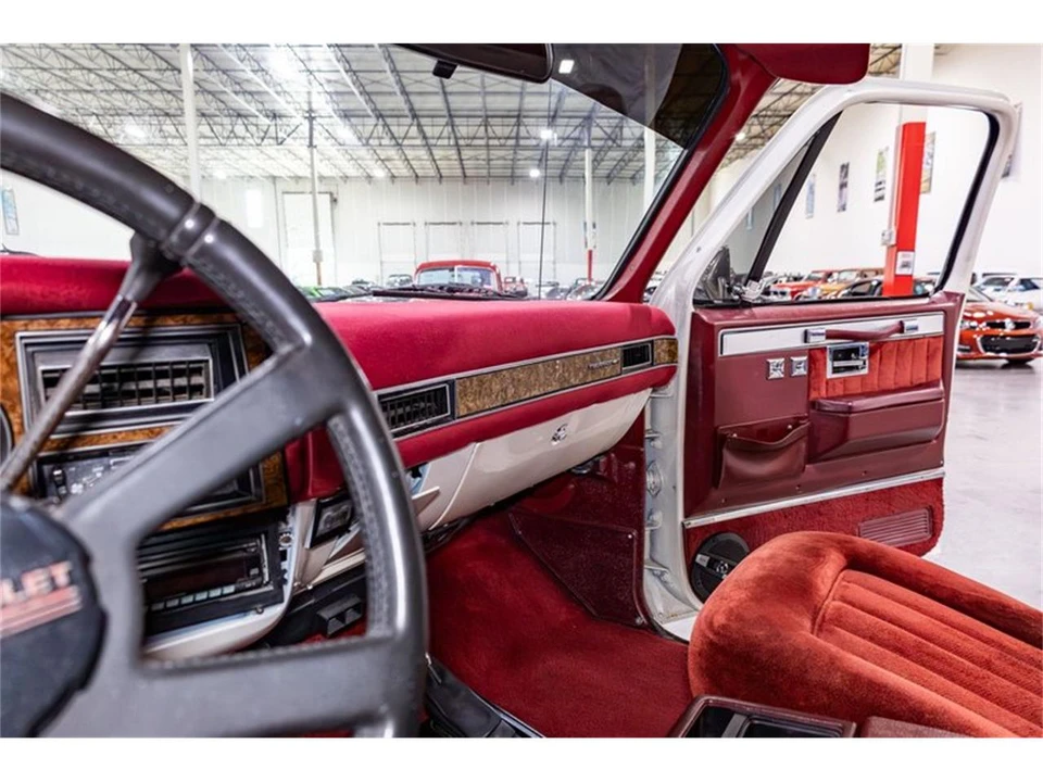 1990 Chevrolet K5 Blazer 2nd Gen - Image 13 of 31